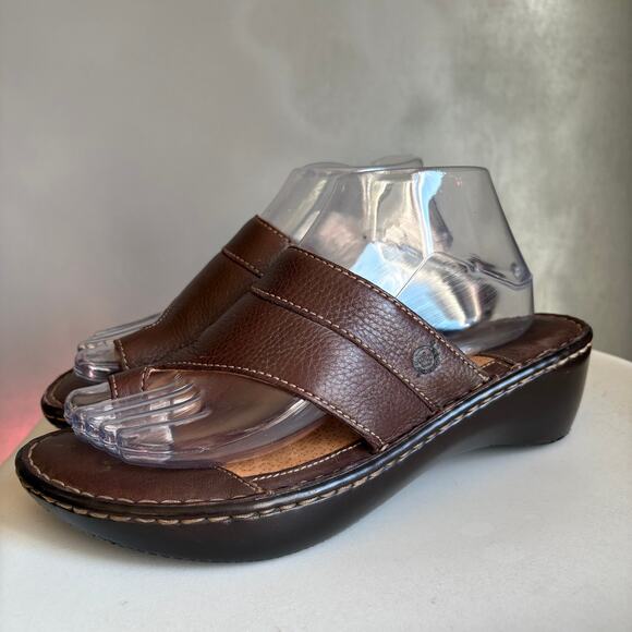 BORN Women's 9 Brown Leather Sandals Flip Flop Thong Classic Comfort Beach - Picture 1 of 12